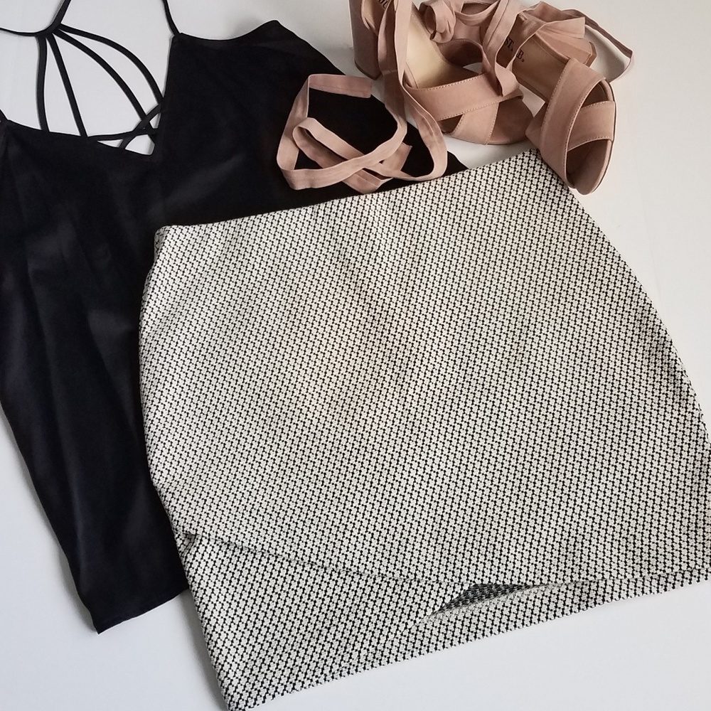 NWT H&M | Black and White Mini Skirt (A40)